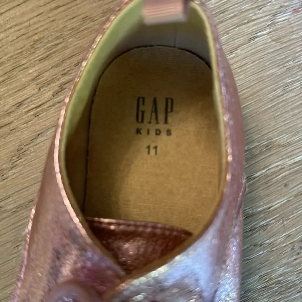 Gap Kids Metallic Lace Up Shoes in Metallic Pink